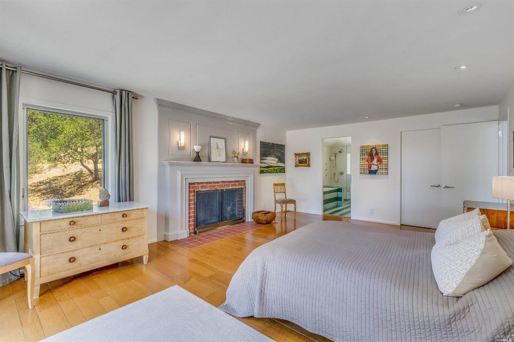 Inside 623 Montecito Blvd.